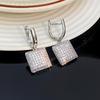Aretes Geométricos de Lujo Ligero Transfronterizo con Diamantes Viento Frío Diseño Nicho Circonita Micro-incrustada Aretes Cuadrados con Hebilla para la Oreja Sentido Avanzado