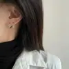 Brincos geométricos irregulares torcidos, brincos pequenos simples para mulheres, temperamento feminino, brincos coreanos, fivela de orelha de celebridade da Internet, joias para orelha