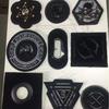 Bordado Computarizado Personalizado Etiqueta Tejida para Hombre Insignia Sexy Borde de Bloqueo Logotipo Parche Bordado Ylz598