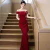 Vestido de Toast de un solo hombro, Vestido de compromiso adelgazante color borgoña para la novia, Vestido de noche de alta gama, Vestido de cola de pez con volantes