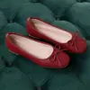 Zapatos planos de piel de oveja gigante súper suaves de cuero completo zapatos de caña baja para primavera y otoño zapatos de mujer con lazo zapatos rojos rastrillo rastrillo zapatos