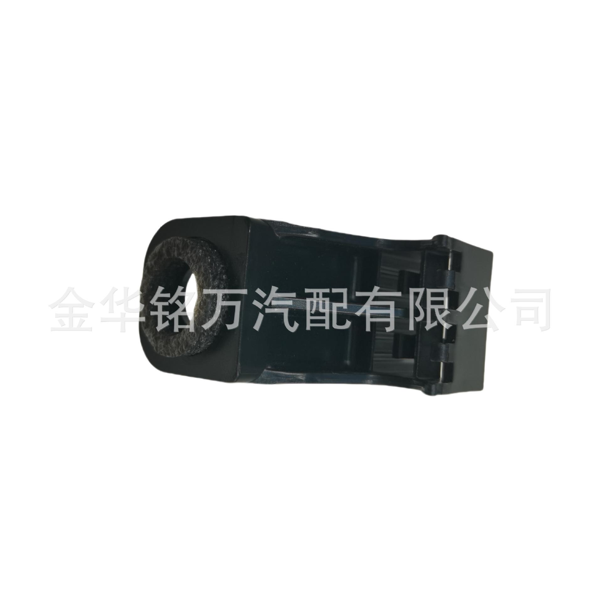 14、吉普大切诺基后杠支架L 68219829AA (8).