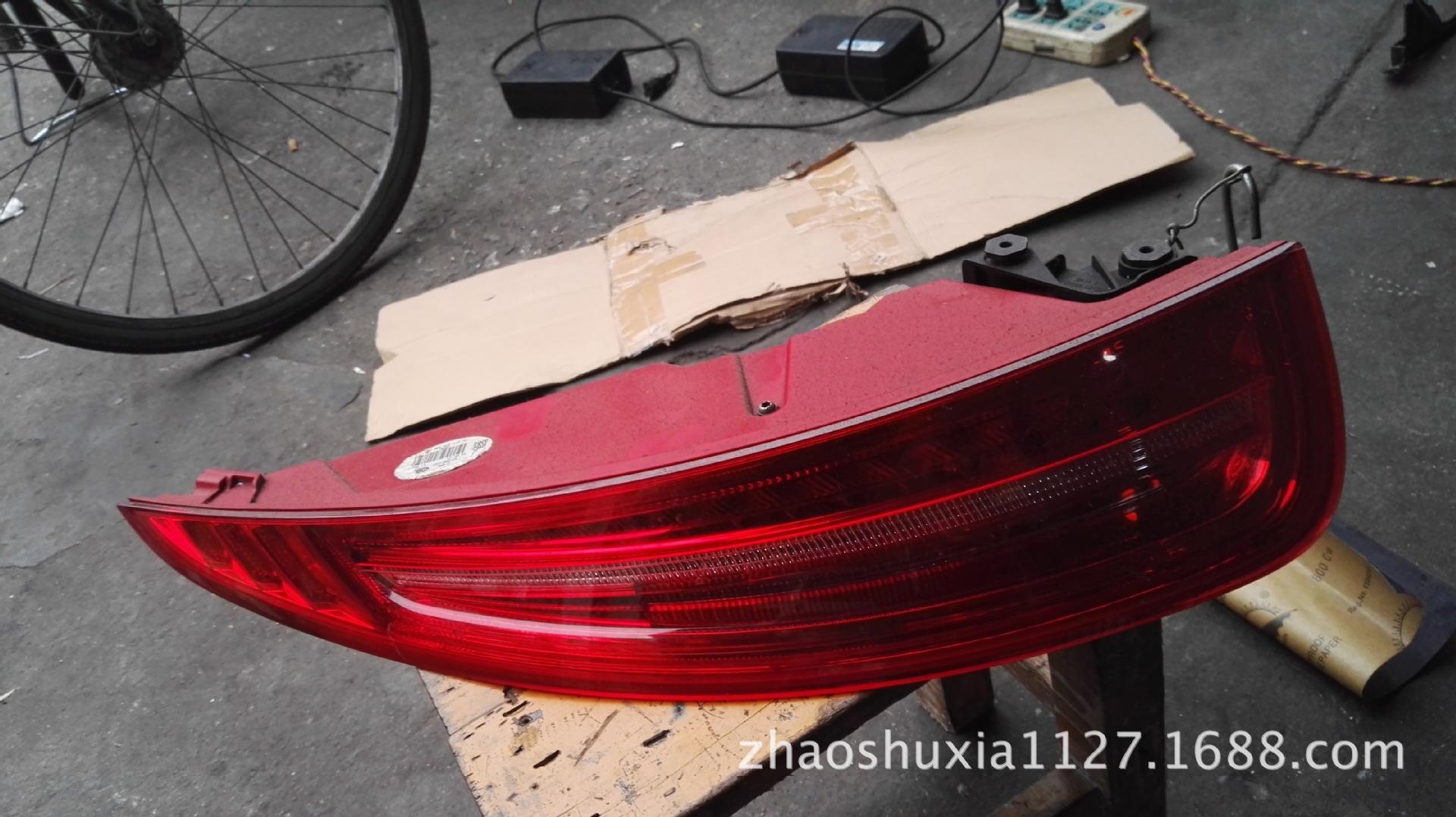 14年款保时捷卡宴后尾灯1