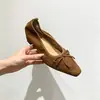 Estilo retrô francês, versão coreana, sapatilhas macias e versáteis com um pequeno salto, perfeitas para o trajeto diário, design de bico fino, elegante e moderno para mulheres