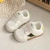 Tênis Infantil Forrest Gump Primavera e Verão Novo Estilo Tênis Esportivo Respirável de Malha para Meninos Sapatos Casuais Antiderrapantes de Solado Macio para Meninas Bebê
