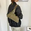Bolso de mano con tachuelas estilo coreano, atrevido, inspirado en motocicletas para mujer, perfecto para otoño, con un look retro, chic y sofisticado, versátil como bolso de hombro o bolso tipo almohada