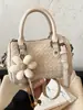 Shuai Mijia 2026 Colección Otoñal Nueva: Bolso de Tejido Ligero y Textura Lujosa, Bolso de Mano de Gran Capacidad, Elegante Bolso Cruzado para Mujer