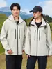 Nueva chaqueta outdoor de estándar nacional para hombres y mujeres, abrigo de senderismo tres en uno a prueba de viento e impermeable, ropa para montañismo y esquí con logotipo personalizado