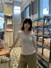 Camiseta de Manga Corta con Capucha de Bloques de Color Rayas Estilo Coreano Relajado Yuyi para Mujer, Top de Verano con Cuello Semiabierto M70035