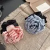 Goma para el pelo plisada tridimensional de satén coreano con un toque de alta gama, Cuerda para el pelo floral con un ambiente vintage, Accesorio para el pelo versátil