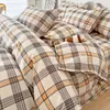Conjunto de quatro peças espessado para lixar atacado simples conjunto de três peças para dormitório estudantil lavável à máquina amigo da pele peça única capa de edredom individual para casa