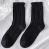 Calcetines negros para mujer calcetines de media pantorrilla al por mayor ins estilo coreano de moda calcetines de felpa para primavera y otoño calcetines cortos estilo japonés jk con zapatos pequeños de cuero
