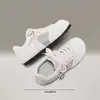 Zapatos de Malla Versátiles de Verano Nuevos para Estudiantes Gato Punta Redonda 2026 Transpirables Blancos Estilo Coreano Zapatos de Entrenamiento Alemanes para Mujer