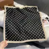 2025 Nueva Moda Versátil Pañuelo Cuadrado Pequeño Estampado de Lunares Bufanda de Cuello de Lunares Atmosférica para Mujer Venta al por Mayor