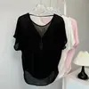 2026 Nova T-shirt Simples de Cor Sólida Estilo Coreano Rosa com Bolinhas Babados Decote V Manga Curta Cintura Irregular Cropped