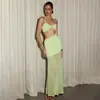 Nuevo producto de otoño estilo europeo y americano, falso dos piezas de color liso, diseño que revela la cintura, atuendo sexy de chica caliente, vestido sin espalda con cuello halter para mujer