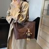 Nova bolsa tote retrô com laterais macias, bolsa de viagem feminina de grande capacidade para outono e inverno, bolsa de ombro moderna, casual e estilosa