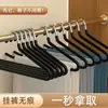 Cabide para calças em formato de ganso, um item doméstico para pendurar calças, apresentando um design especial sem deixar marcas nas calças, uma superfície antiderrapante e um design em forma de Z para armazenamento embutido no guarda-roupa
