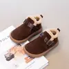 Zapatos de algodón para niños y niñas modelo invierno 2026, botines cortos de felpa cálidos para niñas pequeñas, botas de nieve de moda antideslizantes para niños