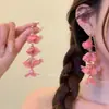 Pendientes de borlas de flores coloridas súper de cuento de hadas, pendientes de botón y argollas dulces de nicho de alta gama, pendientes exagerados estilo vacacional