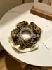 Atacado em estoque elásticos de cabelo retrô com estampa de leopardo, scrunchies, presilhas de cabelo florais da moda, elásticos de cabelo direto do fabricante