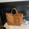 Bolso de Mano Grande de Gamuza para Mujer 2025 Otoño e Invierno Nuevo Nicho Casual Versátil Bolso Tote para Viajar