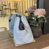 Bolso Pequeño con Forma de Almohada de Felpa con Estampado de Leopardo, Nuevo para Otoño 2026, para Uso Diario Urbano con Bolsillo Abierto para Teléfono