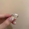 Anillo de Plata Rota con Perla Irregular para Mujer 2025 Diseño de Nicho Lujo Ligero Más Fácil de Combinar Anillo para el Dedo Índice