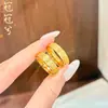 Anel de Trevo de Quatro Folhas 520 Banhado a Ouro em Latão para Mulheres, Luxo Leve, Moda de Alto Padrão, Versátil, Anel Brilhante Que Dura Muito Tempo Sem Desbotar