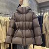 Jaqueta de Pão de Inverno Estilo Europeu Novo, Inspirada na Chanel Branca com Cinto na Cintura com Capuz Design Quente Casaco Grosso de Algodão para Mulheres