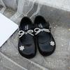 Mules Femininas Fechadas com Strass Moda Infantil Outono 2025 Novas Sapatos Planos Redondos de Cor Sólida para Meninas que Aumentam a Altura