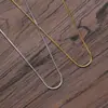 Colar de aço inoxidável de 2 mm estilo hip-hop europeu e americano, corrente fina e plana tipo cobra para clavícula, joia com pingente de personalidade de nicho estilo europeu e americano