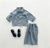 Conjunto de dos piezas de mezclilla para niños estilo coreano ins, nuevo y moderno, para otoño, atuendo elegante y genial para bebé de primavera/otoño con manga larga y pantalón largo