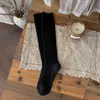 Sapatos, meias de algodão para panturrilha feminina, meias de lã grossas e quentes para outono e inverno, meias longas listradas com gola V estilo coreano em off-white
