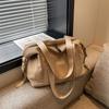 Bolsa de Grande Capacidade Feminina 2023 Nova Bolsa de Ombro Simples Versátil Bolsa de Viagem para Bagagem Senso Avançado Bolsa Casual de Viagem