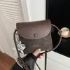 Bolso Retro Maillard de Nicho para Mujer 2026 Nuevo Otoño Mate Pequeño Cuadrado Moderno Versátil Bolso de Hombro Cruzado