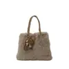 Bolso de Mano de Peluche de Alta Gama Nuevo 2025 Otoño e Invierno Casual Lindo Moda Tendencia Gran Capacidad Bolso de Hombro