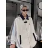 Chaqueta americana retro transfronteriza de bloques de color con tres rayas y cuello alto para hombre, abrigo versátil de moda holgado para primavera y otoño, para parejas