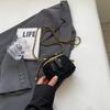 Bolso de lana de diseño nicho de otoño e invierno 2023 nuevo bolso de mujer popular bandolera de cadena combinable mini bolso cuadrado