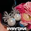 Set de Banquete de Joyería Pendientes de perla blanco roto con forma de cinta incrustados con diamantes Colgantes de oreja de perla de concha de girasol con detalles de diamante