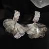 Pendientes de circonita de pétalo grande cepillados súper de hada diseño de nicho de lujo ligero único pendientes de moda de temperamento de alta gama pendientes pendientes
