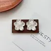 Aretes de Flor Labrada Plateado Mate Estilo Coreano para Mujer, Diseño de Nicho, Aretes de Pétalos Grandes, Suaves y Elegantes, Aretes Versátiles