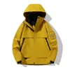 Chaqueta Exterior Tres en Uno para Mujer Otoño e Invierno 2026, Cortavientos, Impermeable y Cálida, Chaqueta de Trabajo Personalizable con Logo para Hombre