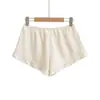 2630-26 Estilo Verano Estilo Coreano Blanco Crudo Satín Fruncido Cintura Elástica Casual Pantalones Cortos de Mujer Pantalones Cortos Casuales para Casa