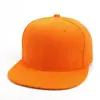 Gorra de béisbol hip hop de color sólido con borde plano para hombre y mujer, gorra de moda de ala plana completamente cerrada, venta al por mayor