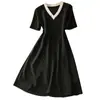Vestido de seda de amoreira preto para mulheres, novo estilo verão 2026, decote V elegante, modelador, estilo universitário, vestido de seda para mulheres baixinhas
