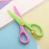 Papel calado para niños plástico de seguridad estudiantes jardín de infantes seguridad tijeras hechas a mano todo plástico tijeras elásticas fabricantes al por mayor
