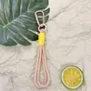 Chaveiro Colorido Cordão Mosquetão Trançado Boneco Corda de Mão Boneco de Pelúcia Acessórios para Bonecas Corda de Fita