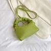 Bolso Nuevo para Mujer Primavera y Verano Color Sólido Terciopelo Simple Casual Diseño de Nicho Para Viajes al Trabajo Versátil Estilo Occidental Bolso Almohada