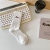 Calcetines de algodón para hombre y mujer, con dibujos animados en blanco y negro, de longitud media, bordados para parejas, para estudiantes, para combinar con todo, de caña alta, deportivos, de moda.